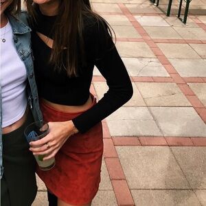 Black longsleeve crop top